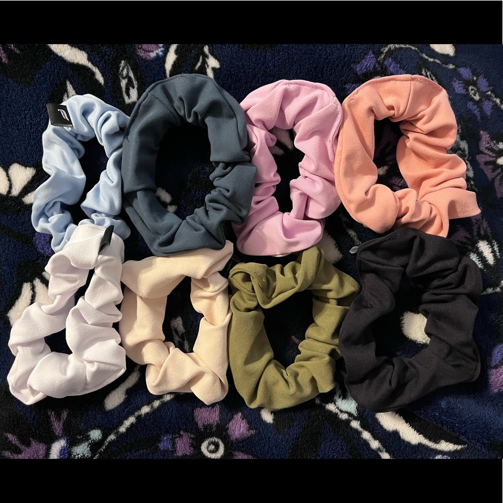 Lot of 8 fabletics scrunchies